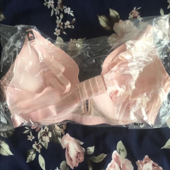 Victoria’s Secret Bra Very Sexy Logo Plunge - Picture 6 of 7